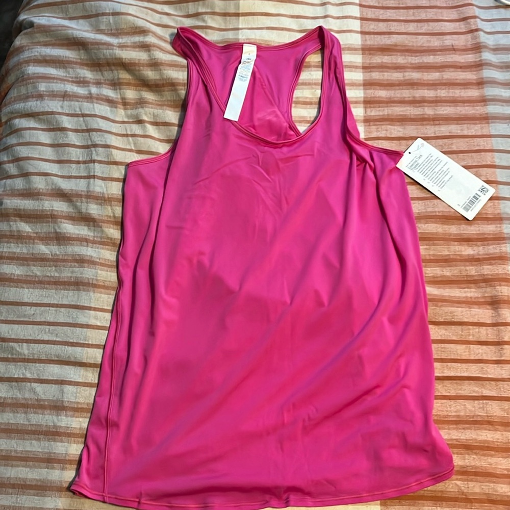 Lululemon essential tank pleated - women’s size 8 NWT